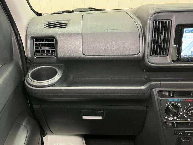 ハイゼットカーゴデラックスＳＡIII　ドラレコ　Ｂカメラ　ナビ　ＥＴＣサポカーＳワイド適合　ドラレコ　Ｂカメラ　オーバーヘッドシェルフ　ナビ　誤発進抑制装置　横滑り防止機能　オートハイビーム　光軸調整ダイヤル　アイドリングストップ　パワーウィンドウ　ＥＴＣ　キーレス（神奈川県）の中古車