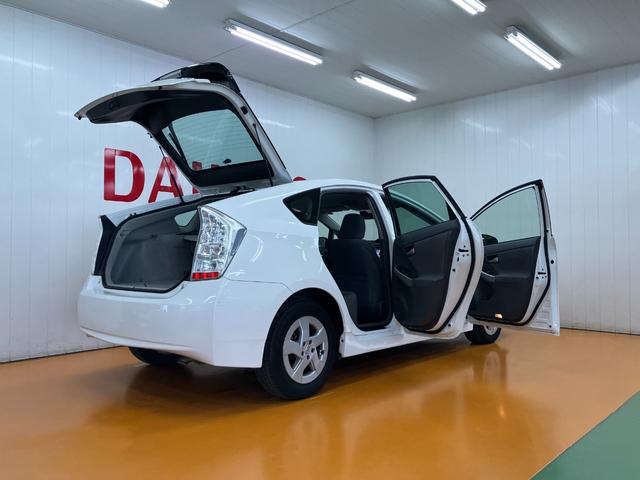 プリウスＳハイブリッド車　ドラレコ　Ｂカメラ　ステアリングスイッチ　カーナビ　オートエアコン　Ｐスタート　電動格納ミラー　光軸調整ダイヤル　ＥＴＣ　キーフリー（神奈川県）の中古車