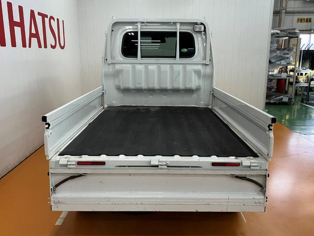 サンバートラックTCスマートアシスト ナビ Bカメラ ETC キーレスサポカーSワイド適合 Bカメラ ナビ エアコン 4WD 誤発進抑制装置 横滑り防止機能 USB入力端子 光軸調整ダイヤル ETC 荷台作業ライト パワーウィンドウ Bluetooth キーレス(神奈川県)の中古車