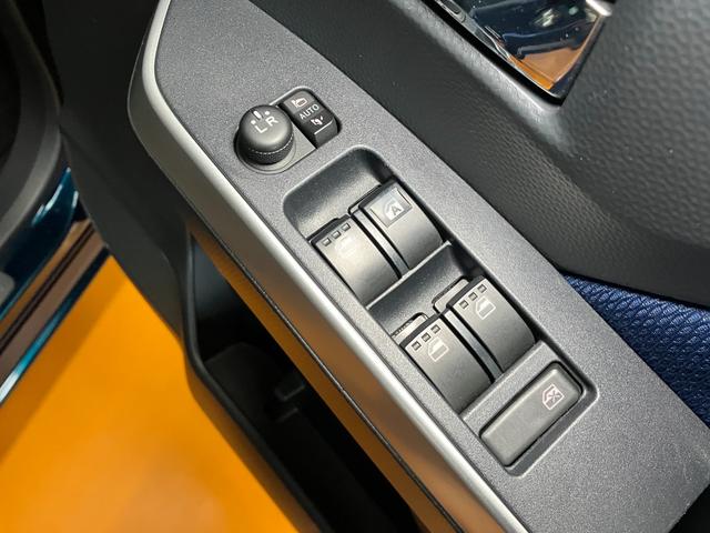 ルーミーカスタムG SサポカーSワイド適合 Bカメラ ナビ オートエアコン マルチインフォメーションディスプレイ シートヒーター Pスタート 両側オートスライドドア 誤発進抑制装置 横滑り防止機能 キーフリー(神奈川県)の中古車