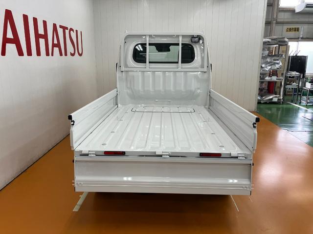 ハイゼットトラックスタンダード 農用スペシャル ひょう害車4WD 5段マニュアルシフト 三方開 ラジオ エアコン アイドリングストップ 横滑り防止機能 誤発進抑制機能 荷台作業灯 パワーステアリング(神奈川県)の中古車