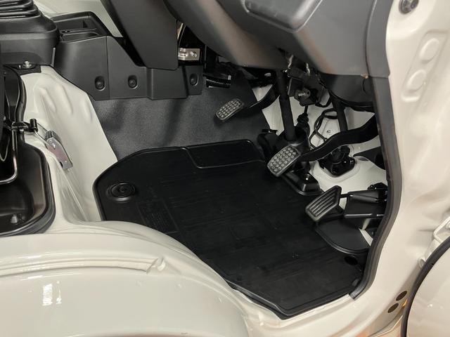 ハイゼットトラックスタンダード 農用スペシャル ひょう害車4WD 5段マニュアルシフト 三方開 ラジオ エアコン アイドリングストップ 横滑り防止機能 誤発進抑制機能 荷台作業灯 パワーステアリング(神奈川県)の中古車