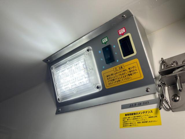 ハイゼットトラックＦＲＰ中温片側スライドドア　ドラレコ　Ｂカメラ　ＰスタートサポカーＳワイド適合　ドラレコ　冷凍車　片側スライドドア　Ｂカメラ　４ＷＤ切り替えスイッチ　誤発進抑制装置　横滑り防止機能　コーナーセンサー　ＥＴＣ　Ｄインナーミラー　電動格納ミラー　キーフリー（神奈川県）の中古車