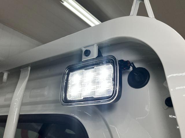 ハイゼットトラックEXT ひょう害車 4WD三方開 荷台作業灯 エアコン Pスタート アイドリングストップ コーナーセンサー 横滑り防止機能 誤発進抑制機能 電動格納ミラー パワーウインドウ パワーステアリング キーフリー(神奈川県)の中古車