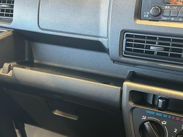 ハイゼットカーゴＤＸラジオチューナー　ＥＴＣ車載器　マニュアルエアコン　運転席・助手席パワーウィンドウ　アイドリングストップ機能　コーナーセンサー　衝突被害軽減ブレーキ　キーレスエントリーシステム（奈良県）の中古車