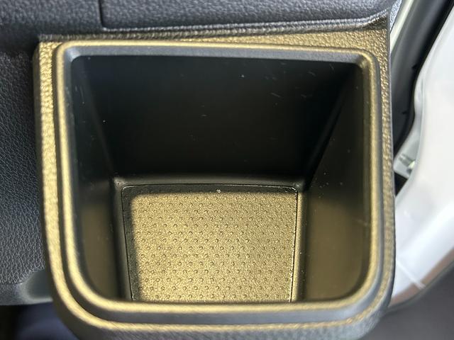 ハイゼットカーゴＤＸラジオチューナー　ＥＴＣ車載器　マニュアルエアコン　運転席・助手席パワーウィンドウ　アイドリングストップ機能　コーナーセンサー　衝突被害軽減ブレーキ　キーレスエントリーシステム（奈良県）の中古車