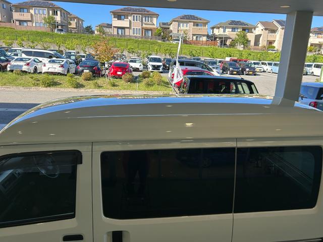 ハイゼットカーゴＤＸラジオチューナー　ＥＴＣ車載器　マニュアルエアコン　運転席・助手席パワーウィンドウ　アイドリングストップ機能　コーナーセンサー　衝突被害軽減ブレーキ　キーレスエントリーシステム（奈良県）の中古車