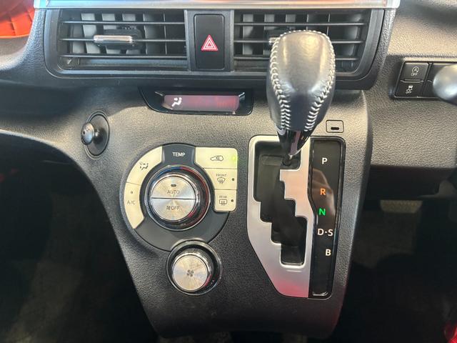 シエンタＧナビゲーション　バックカメラ　両側電動スライドドア　ＥＴＣ車載器　後席モニター　電動格納式ドアミラー　パワーウィンドウ　アイドリングストップ機能　プッシュスタートスイッチ　キーフリーシステム（奈良県）の中古車