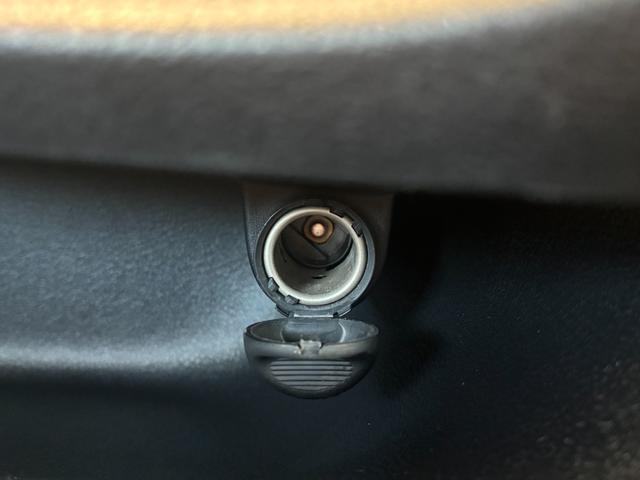 シエンタＧナビゲーション　バックカメラ　両側電動スライドドア　ＥＴＣ車載器　後席モニター　電動格納式ドアミラー　パワーウィンドウ　アイドリングストップ機能　プッシュスタートスイッチ　キーフリーシステム（奈良県）の中古車