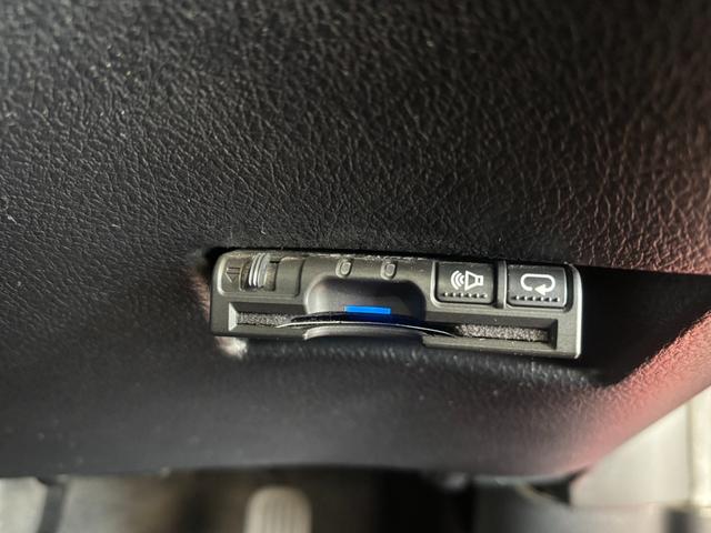 シエンタＧナビゲーション　バックカメラ　両側電動スライドドア　ＥＴＣ車載器　後席モニター　電動格納式ドアミラー　パワーウィンドウ　アイドリングストップ機能　プッシュスタートスイッチ　キーフリーシステム（奈良県）の中古車