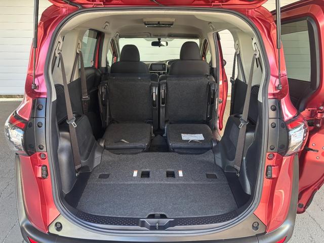 シエンタＧナビゲーション　バックカメラ　両側電動スライドドア　ＥＴＣ車載器　後席モニター　電動格納式ドアミラー　パワーウィンドウ　アイドリングストップ機能　プッシュスタートスイッチ　キーフリーシステム（奈良県）の中古車