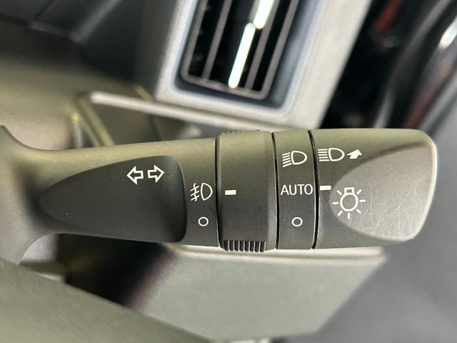 タントカスタムＸ４ＷＤ　ナビ　電動パーキング　両側電動スライドドア　プッシュボタンスタ−ト　コ−ナ−センサ−　衝突被害軽減ブレーキ　アイドリングストップ機能　シ−トヒ−タ−　パノラマモニタ−　ＬＥＤヘッドライト（奈良県）の中古車