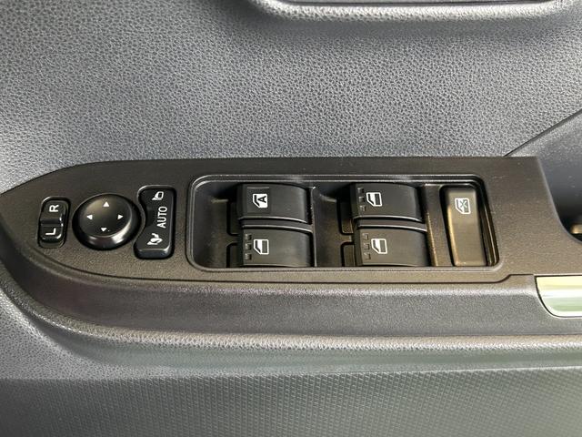 タントカスタムＸ４ＷＤ　ナビ　電動パーキング　両側電動スライドドア　プッシュボタンスタ−ト　コ−ナ−センサ−　衝突被害軽減ブレーキ　アイドリングストップ機能　シ−トヒ−タ−　パノラマモニタ−　ＬＥＤヘッドライト（奈良県）の中古車