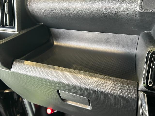 タントカスタムＸ４ＷＤ　ナビ　電動パーキング　両側電動スライドドア　プッシュボタンスタ−ト　コ−ナ−センサ−　衝突被害軽減ブレーキ　アイドリングストップ機能　シ−トヒ−タ−　パノラマモニタ−　ＬＥＤヘッドライト（奈良県）の中古車