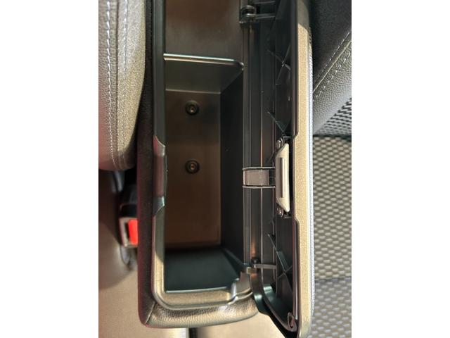 タントカスタムＸ４ＷＤ　ナビ　電動パーキング　両側電動スライドドア　プッシュボタンスタ−ト　コ−ナ−センサ−　衝突被害軽減ブレーキ　アイドリングストップ機能　シ−トヒ−タ−　パノラマモニタ−　ＬＥＤヘッドライト（奈良県）の中古車