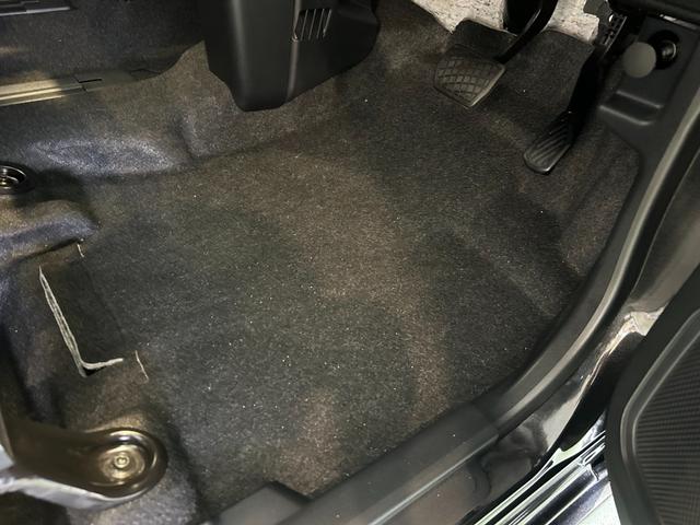 タントカスタムＸ４ＷＤ　ナビ　電動パーキング　両側電動スライドドア　プッシュボタンスタ−ト　コ−ナ−センサ−　衝突被害軽減ブレーキ　アイドリングストップ機能　シ−トヒ−タ−　パノラマモニタ−　ＬＥＤヘッドライト（奈良県）の中古車