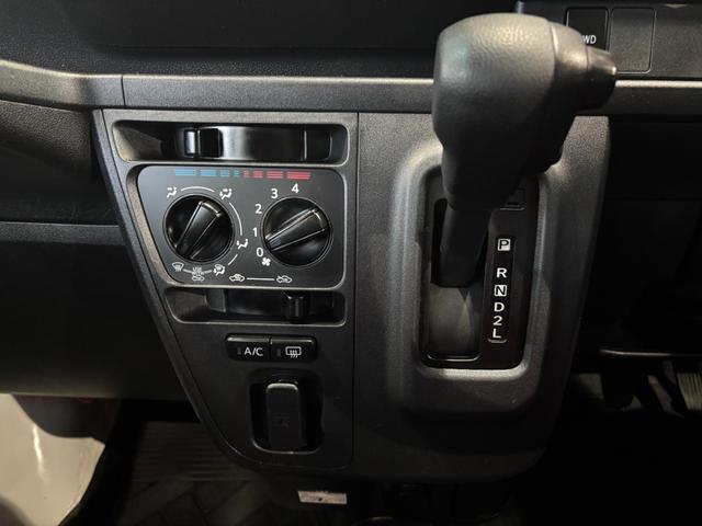 ハイゼットカーゴデラックスＳＡIIIラジオチューナー　マニュアルエアコン　運転席・助手席パワーウィンドウ　アイドリングストップ機能　キーレスエントリーシステム（奈良県）の中古車