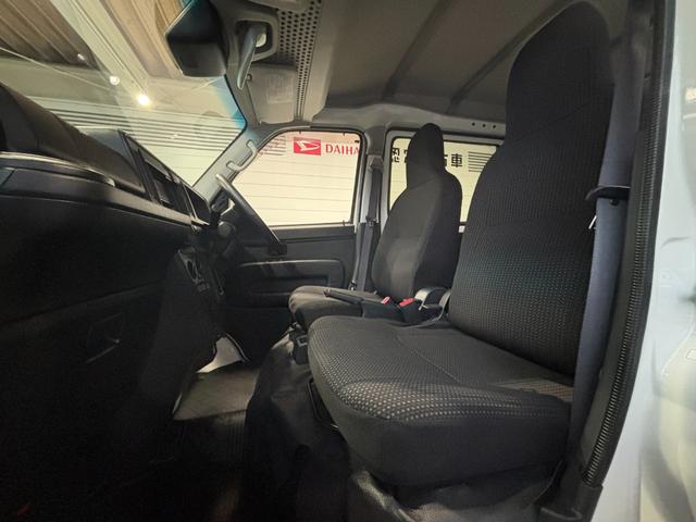 ハイゼットカーゴデラックスＳＡIIIラジオチューナー　マニュアルエアコン　運転席・助手席パワーウィンドウ　アイドリングストップ機能　キーレスエントリーシステム（奈良県）の中古車