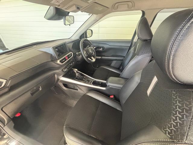 ロッキープレミアムＧナビ取付時バックカメラ対応　電動パーキングブレーキ　運転席・助手席シートヒーター　オートエアコン　パワーウィンドウ　電動格納式ドアミラー　キーフリーシステム　アルミホイール　アイドリングストップ機能（奈良県）の中古車