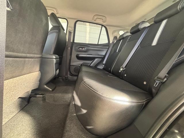 ロッキープレミアムＧナビ取付時バックカメラ対応　電動パーキングブレーキ　運転席・助手席シートヒーター　オートエアコン　パワーウィンドウ　電動格納式ドアミラー　キーフリーシステム　アルミホイール　アイドリングストップ機能（奈良県）の中古車