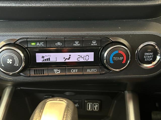 ロッキープレミアムGバックカメラ対応 プッシュボタンスタ−ト シ−トヒ−タ− 電動パーキング 全車速追従機能付ACC 衝突被害軽減ブレーキ コ−ナ−センサ− アイドリングストップ機能 LEDヘッドライト(奈良県)の中古車