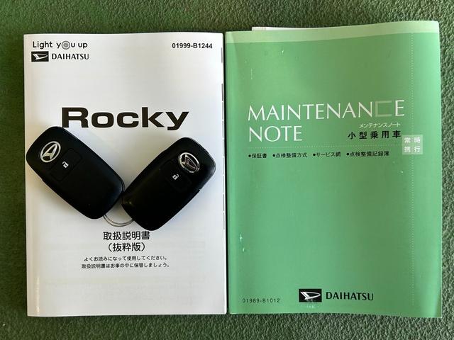 ロッキープレミアムGバックカメラ対応 プッシュボタンスタ−ト シ−トヒ−タ− 電動パーキング 全車速追従機能付ACC 衝突被害軽減ブレーキ コ−ナ−センサ− アイドリングストップ機能 LEDヘッドライト(奈良県)の中古車