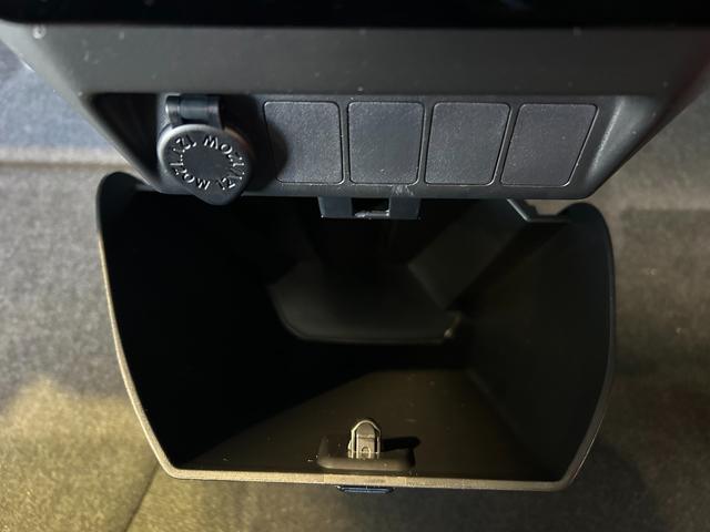 トールカスタムＧ　ターボバックカメラ対応　電動パーキング　両側電動スライドドア　プッシュボタンスタ−ト　衝突被害軽減ブレーキ　アイドリングストップ機能　コ−ナ−センサ−　クル−ズコントロ−ル（奈良県）の中古車