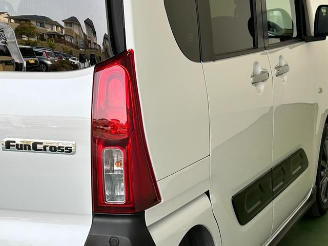 タントファンクロスナビ　ドラレコ　両側電動スライドドア　コ−ナ−センサ−　衝突被害軽減ブレーキ　アイドリングストップ機能　プッシュボタンスタ−ト　シ−トヒ−タ−　バックカメラ　ＬＥＤヘッドライト（奈良県）の中古車