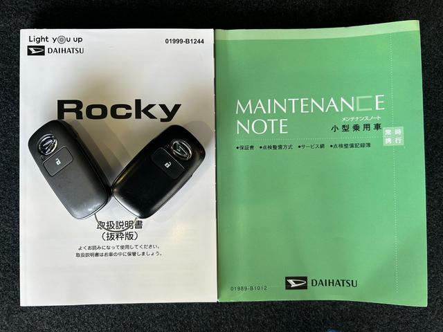 ロッキープレミアムＧ　ＨＥＶハイブリッド　ナビ　ドラレコ　ＥＴＣ　衝突被害軽減ブレーキ　コ−ナ−センサ−　全車速追従付ＡＣＣ　テレビキャンセラー　シ−トヒ−タ−　電動パーキング　プッシュボタンスタ−ト　パノラマモニタ−（奈良県）の中古車