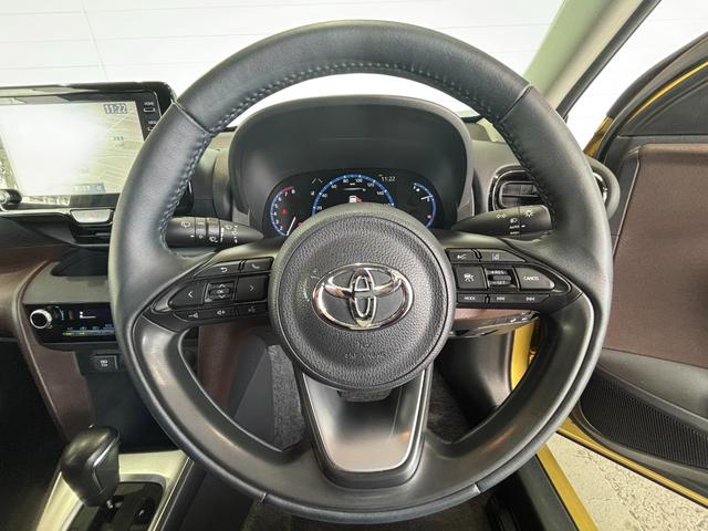 ヤリスクロスＺナビゲーション　パノラマモニター　ドライブレコーダー　ＥＴＣ車載器　運転席パワーシート　電動パーキングブレーキ　フロントシートヒーター　プッシュスタートスイッチ　キーフリーシステム　アルミホイール（奈良県）の中古車