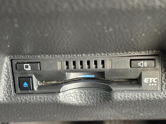 ヤリスクロスＺナビゲーション　パノラマモニター　ドライブレコーダー　ＥＴＣ車載器　運転席パワーシート　電動パーキングブレーキ　フロントシートヒーター　プッシュスタートスイッチ　キーフリーシステム　アルミホイール（奈良県）の中古車