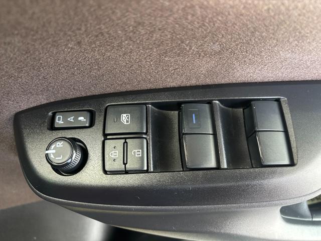 ヤリスクロスＺナビゲーション　パノラマモニター　ドライブレコーダー　ＥＴＣ車載器　運転席パワーシート　電動パーキングブレーキ　フロントシートヒーター　プッシュスタートスイッチ　キーフリーシステム　アルミホイール（奈良県）の中古車