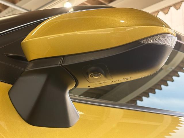 ヤリスクロスＺナビゲーション　パノラマモニター　ドライブレコーダー　ＥＴＣ車載器　運転席パワーシート　電動パーキングブレーキ　フロントシートヒーター　プッシュスタートスイッチ　キーフリーシステム　アルミホイール（奈良県）の中古車