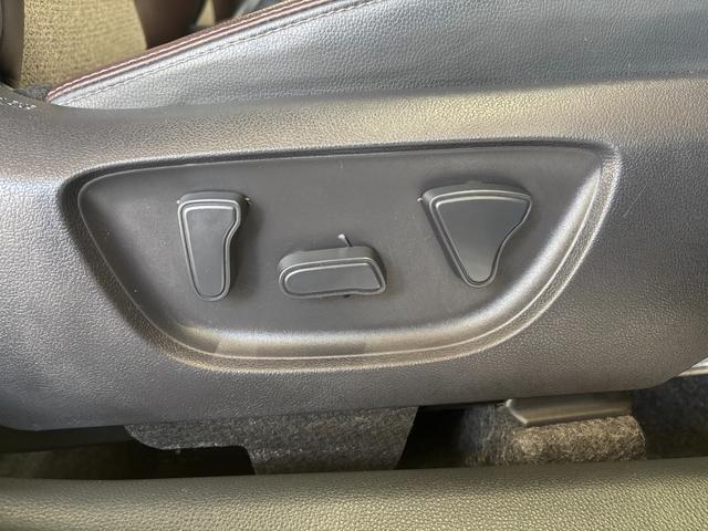 ヤリスクロスＺナビゲーション　パノラマモニター　ドライブレコーダー　ＥＴＣ車載器　運転席パワーシート　電動パーキングブレーキ　フロントシートヒーター　プッシュスタートスイッチ　キーフリーシステム　アルミホイール（奈良県）の中古車