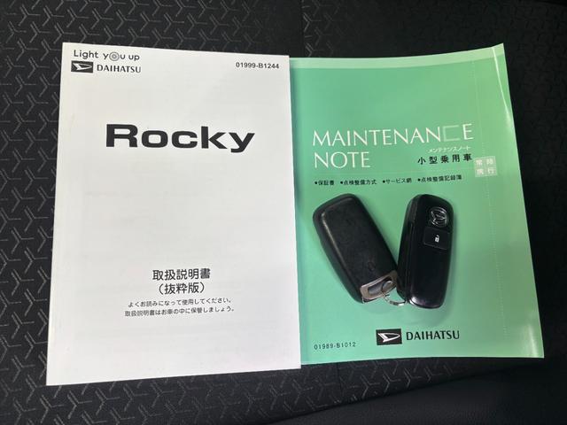 ロッキープレミアムＧ　ＨＥＶ９インチディスプレイオーディオ　バックカメラ　ドライブレコーダー　ＥＴＣ車載器　電動パーキングブレーキ　フロントシートヒーター　オートエアコン　アルミホイール　アイドリングストップ機能　キーフリー（奈良県）の中古車