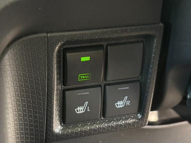 タントＸナビゲーション　バックカメラ　電動パーキングブレーキ　ＴＶコントロール　プッシュスタートスイッチ　キーフリーシステム　フロントシートヒーター　アイドリングストップ機能　オートエアコン（奈良県）の中古車