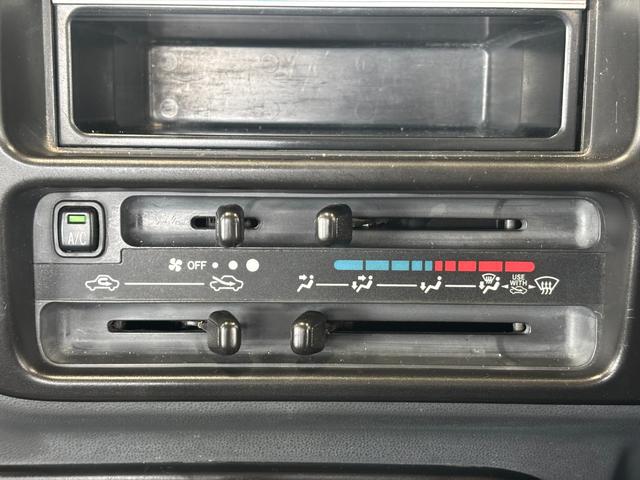 ハイゼットトラックエアコン・パワステ　スペシャルＭＴ車　４ＷＤ　手動開閉式ウィンドウ　ＣＤ／ラジオチューナー　マニュアルエアコン（奈良県）の中古車