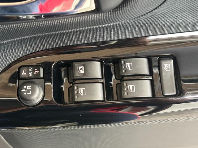 ムーヴキャンバスＧブラックアクセントＶＳ　ＳＡIIIナビゲーション　パノラマモニター　ドライブレコーダー　ＥＴＣ車載器　両側電動スライドドア　運転席シートヒーター　電動格納式ドアミラー　アイドリングストップ機能　プッシュスタートスイッチ　キーフリー（奈良県）の中古車