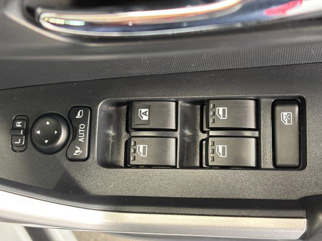 ロッキープレミアムナビゲーション　パノラマモニター　ＥＴＣ車載器　ドライブレコーダー　ＴＶコントロール　アルミホイール　フロントシートヒーター　アイドリングストップ機能　プッシュスタートスイッチ　キーフリーシステム（奈良県）の中古車
