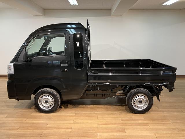 ハイゼットトラックジャンボスタンダード　サポカーＳワイド適合届出済未使用車・機械式４ＷＤ・５速マニュアルミッション・衝突回避支援ブレーキ・誤発信抑制機能・前後コーナーセンサー・オーバーヘッドシェルフ・運転席／助手席リクライニングシート・オーディオレス仕様（大阪府）の中古車
