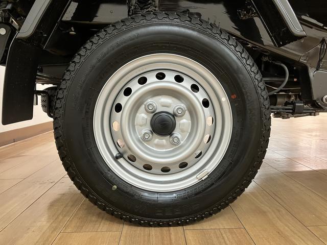 ハイゼットトラックジャンボスタンダード　サポカーＳワイド適合届出済未使用車・機械式４ＷＤ・５速マニュアルミッション・衝突回避支援ブレーキ・誤発信抑制機能・前後コーナーセンサー・オーバーヘッドシェルフ・運転席／助手席リクライニングシート・オーディオレス仕様（大阪府）の中古車