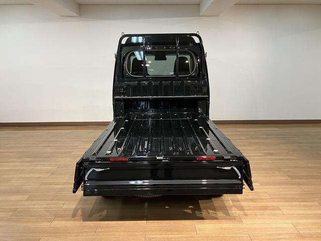 ハイゼットトラックジャンボスタンダード　サポカーＳワイド適合届出済未使用車・機械式４ＷＤ・５速マニュアルミッション・衝突回避支援ブレーキ・誤発信抑制機能・前後コーナーセンサー・オーバーヘッドシェルフ・運転席／助手席リクライニングシート・オーディオレス仕様（大阪府）の中古車