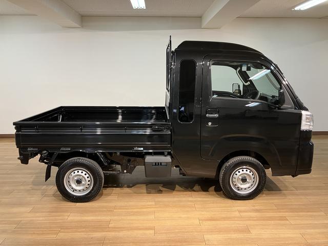 ハイゼットトラックジャンボスタンダード　サポカーＳワイド適合届出済未使用車・機械式４ＷＤ・５速マニュアルミッション・衝突回避支援ブレーキ・誤発信抑制機能・前後コーナーセンサー・オーバーヘッドシェルフ・運転席／助手席リクライニングシート・オーディオレス仕様（大阪府）の中古車