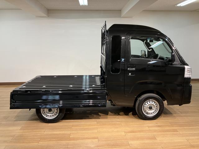 ハイゼットトラックジャンボスタンダード　サポカーＳワイド適合届出済未使用車・機械式４ＷＤ・５速マニュアルミッション・衝突回避支援ブレーキ・誤発信抑制機能・前後コーナーセンサー・オーバーヘッドシェルフ・運転席／助手席リクライニングシート・オーディオレス仕様（大阪府）の中古車