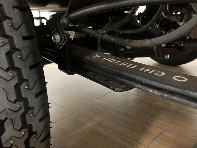 ハイゼットトラックジャンボスタンダード　サポカーＳワイド適合届出済未使用車・機械式４ＷＤ・５速マニュアルミッション・衝突回避支援ブレーキ・誤発信抑制機能・前後コーナーセンサー・オーバーヘッドシェルフ・運転席／助手席リクライニングシート・オーディオレス仕様（大阪府）の中古車