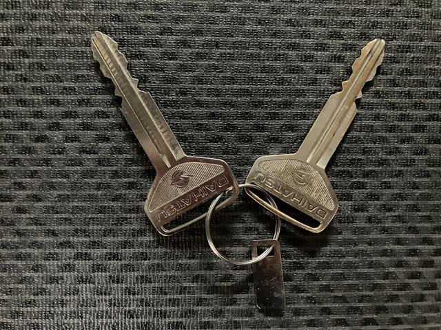 ハイゼットトラックハイルーフ　認定中古車５速マニュアルミッション・メモリーナビ・ドライブレコーダー・ＥＴＣ車載器・マニュアルエアコン・パワーステアリング・３方開ゲート・禁煙車・納車前点検整備・１２か月間／走行距離無制限保障（大阪府）の中古車