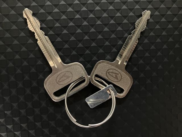 ハイゼットトラックスタンダード サポカーSベーシック適合 認定中古車令和7年式・走行0.9万km・衝突回避軽減ブレーキ・誤発進抑制機能・CVT・AM/FMラジオ・前後コーナーセンサー・アイドリングストップ・マニュアルエアコン・1年間走行距離無制限保証付(大阪府)の中古車