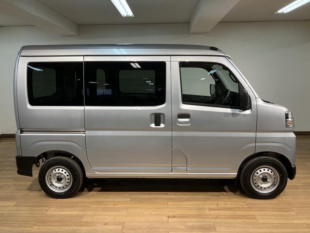 ハイゼットカーゴDX 4WD スマートアシスト キーレス リヤヒーターダクト届出済未使用車・4WD・前席パワーウインドウ・フロントシェルフ・キーレスエントリー・オートライト・リヤヒーターダクト・両側スライドドア・コーナーセンサー・衝突回避支援ブレーキ・誤発進抑制機能(大阪府)の中古車