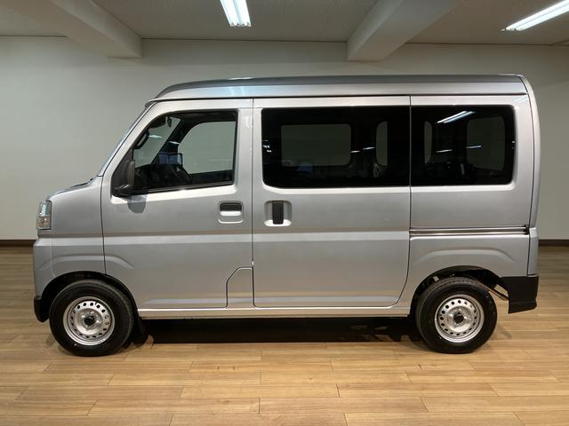 ハイゼットカーゴDX 4WD スマートアシスト キーレス リヤヒーターダクト届出済未使用車・4WD・前席パワーウインドウ・フロントシェルフ・キーレスエントリー・オートライト・リヤヒーターダクト・両側スライドドア・コーナーセンサー・衝突回避支援ブレーキ・誤発進抑制機能(大阪府)の中古車