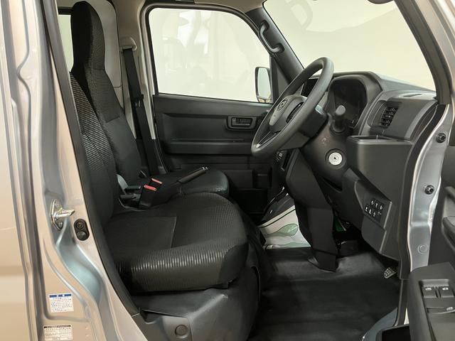 ハイゼットカーゴDX 4WD スマートアシスト キーレス リヤヒーターダクト届出済未使用車・4WD・前席パワーウインドウ・フロントシェルフ・キーレスエントリー・オートライト・リヤヒーターダクト・両側スライドドア・コーナーセンサー・衝突回避支援ブレーキ・誤発進抑制機能(大阪府)の中古車